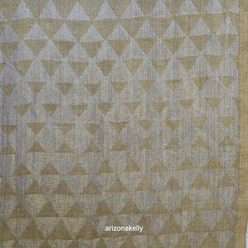 NWOT Cashmere Woven Scarf Lightweight Triangle Pattern With Subtle Gold Shimmer - Picture 11 of 16